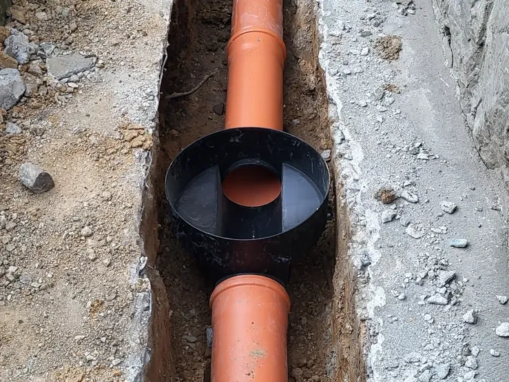 Kanalizační přípojka ve výkopu
