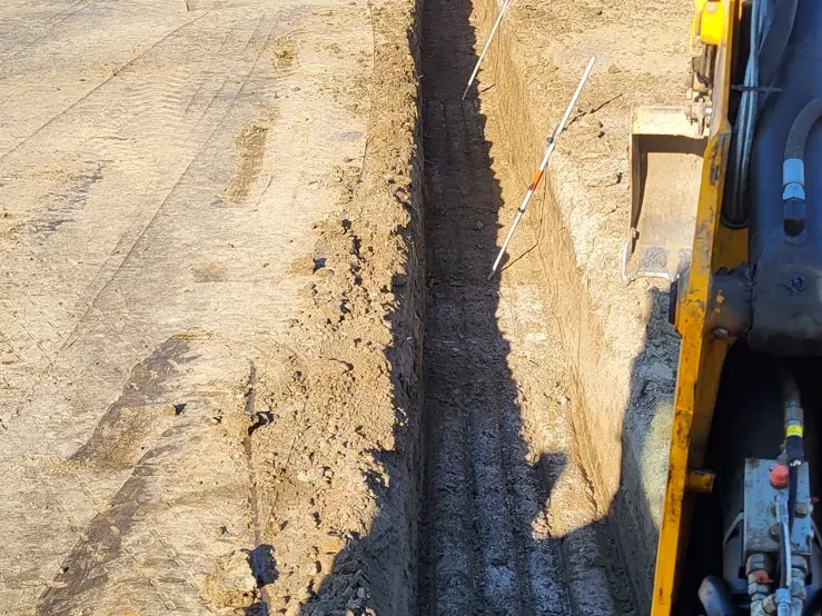 Připravená stavební plocha po zemních pracích