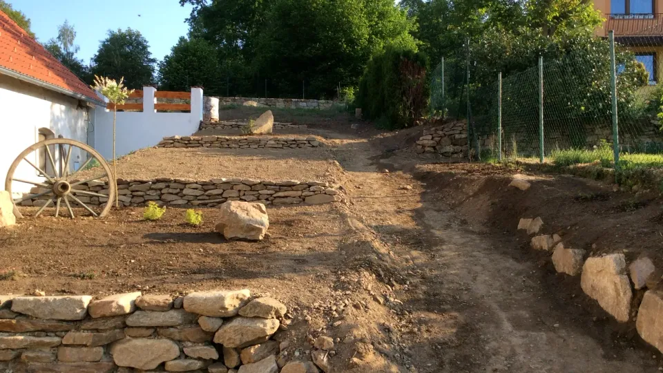 Terénní úpravy a dlažby