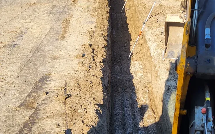 Připravená stavební plocha po zemních pracích